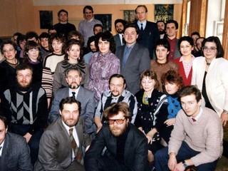 Сотрудники Центра и участники конференции. Москва, Арбат 25, 1992 год.